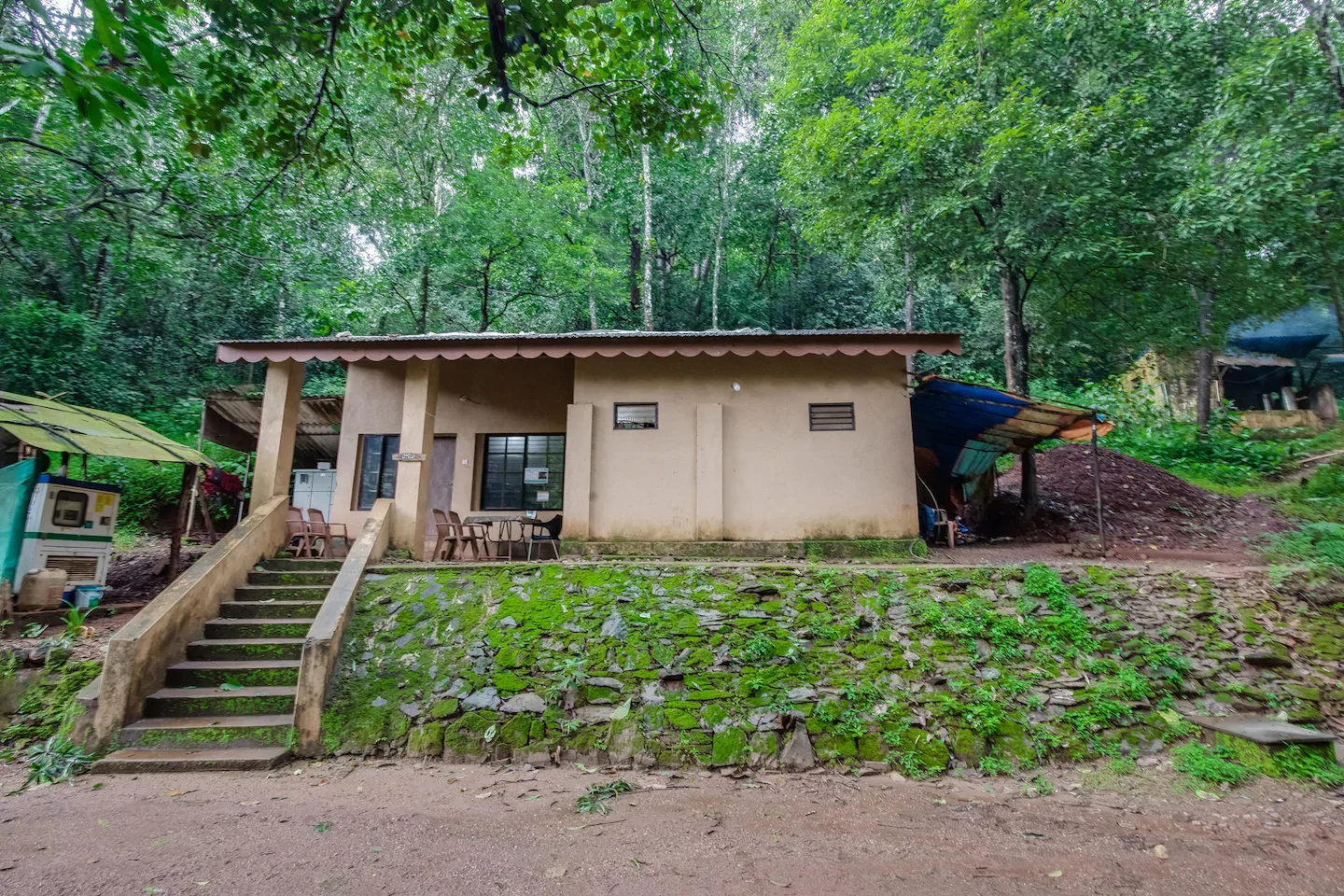 Old Magazine House Dandeli - Rustic Retreat Near Historical Sites